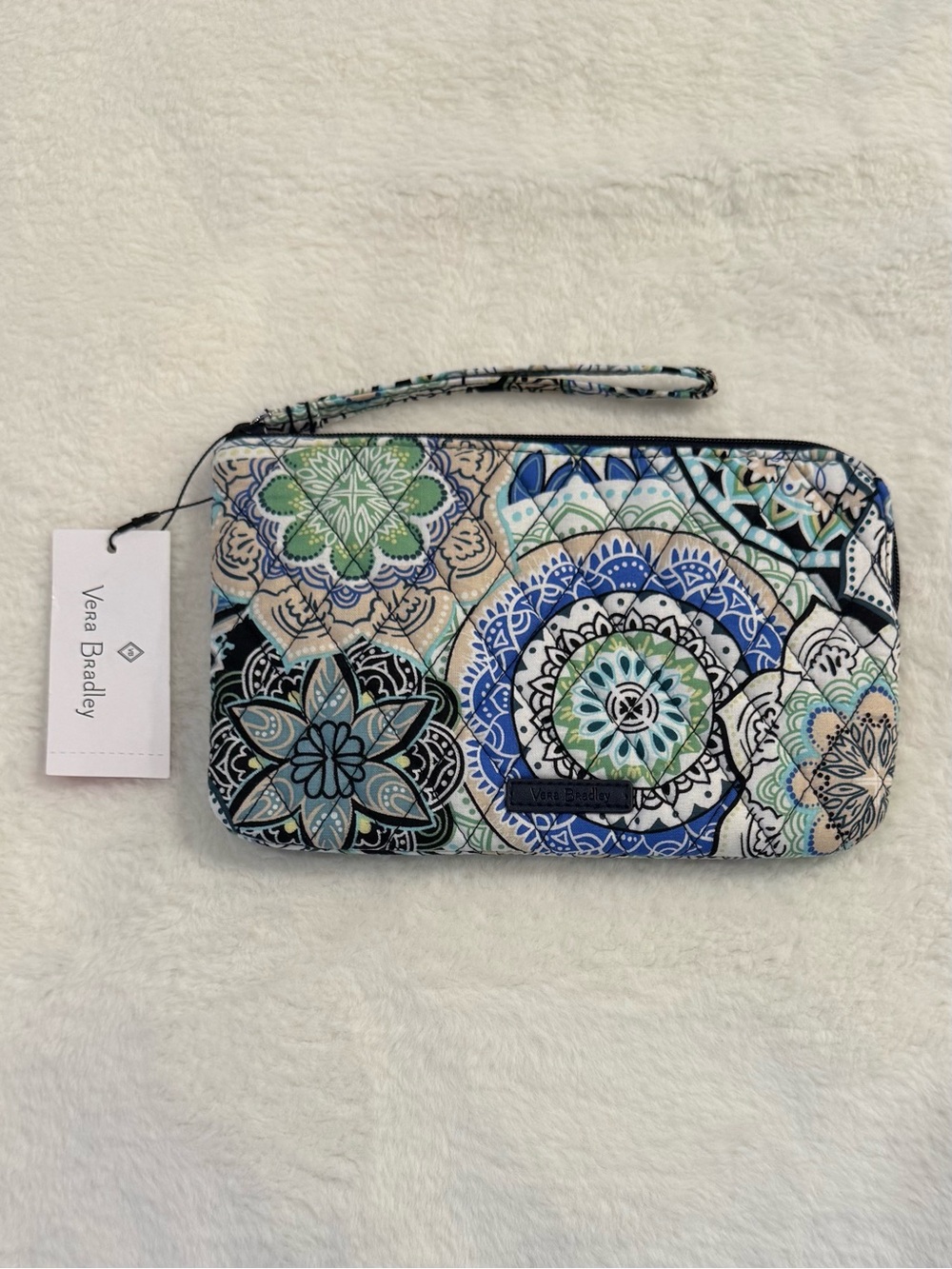 Vera Bradley RFID All-Day Simple Wristlet Sketched Medallion